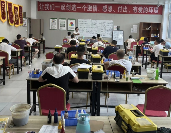家具贴膜及玻璃划痕修复技术